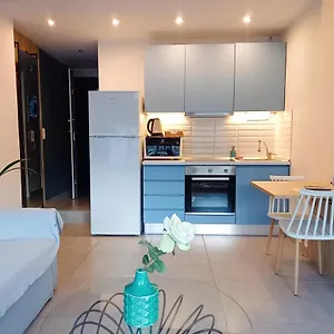 https://bella-suite-city-center-parking.hotelschalkidiki.net